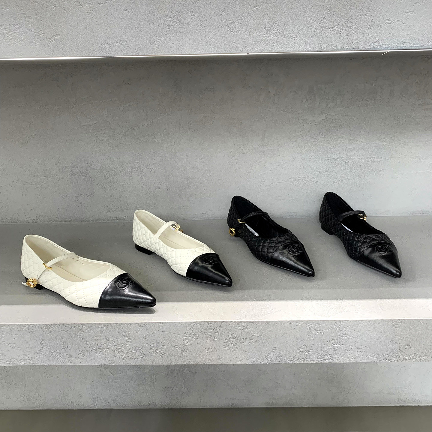 欧洲站女鞋2026春季新款欧货真皮压纹浅口尖头搭扣时尚低跟单鞋女