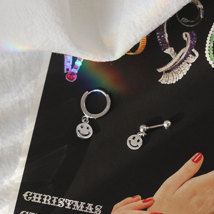 fille定制款925纯银笑脸坠耳扣 微笑迷人个性螺丝 耳钉小耳骨环