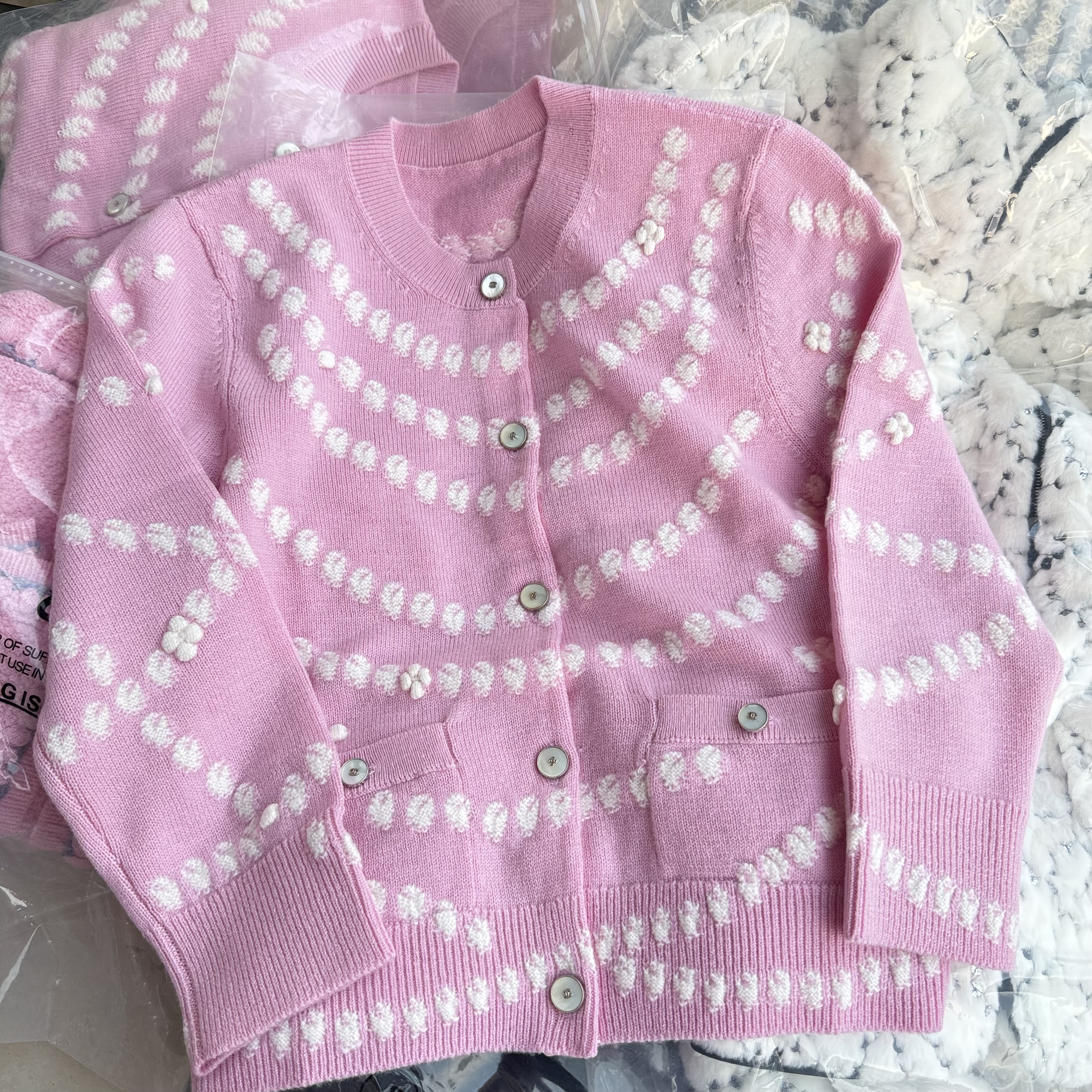 2025秋冬新款小香风链坠提花满印针织开衫减龄显瘦外套上衣女,女装/女士精品,毛针织衫,淘宝优惠券,粉丝福利购,淘宝优惠卷