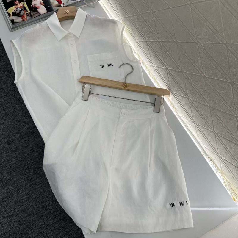 春夏新款时尚刺绣字母亚麻面料无袖衬衫短裤套装气质休闲两件套女