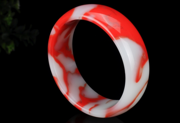 女款天然飘花手镯新疆和田玉