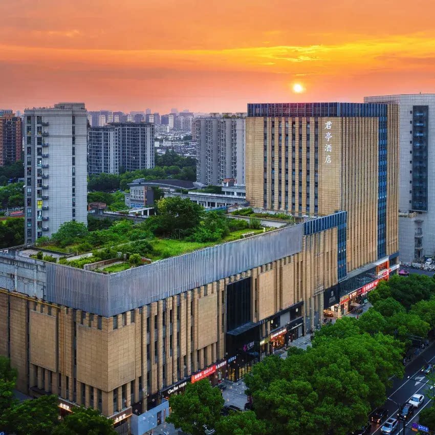 君亭酒店杭州火车东站店1-2晚+双早+午市面档自助简餐+全程不加价