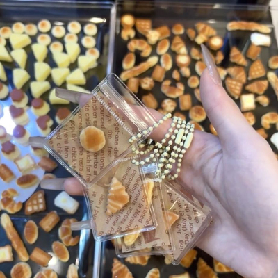 随心配小鼻嘎面包系列盲盒泥感慢回弹实物色捏捏乐挂件网红款