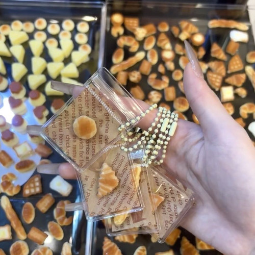 随心配小鼻嘎面包系列盲盒泥感慢回弹实物色捏捏乐挂件网红款