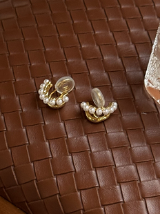 夜晚迫在眉睫 黄打屁设计感韩风小众秋新日常简约925耳钉蚊香盘夹