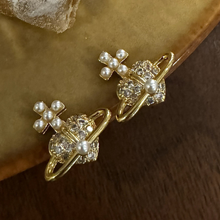 司芬克斯 黄打屁十字复古金满钻甜闪精致925耳钉无耳洞蚊香盘耳夹