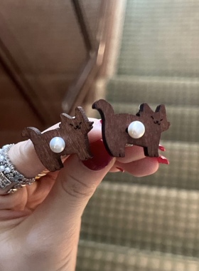 猫跟风铃 黄打屁原创设计木质珍珠小巧可爱百搭日ins925耳钉耳夹