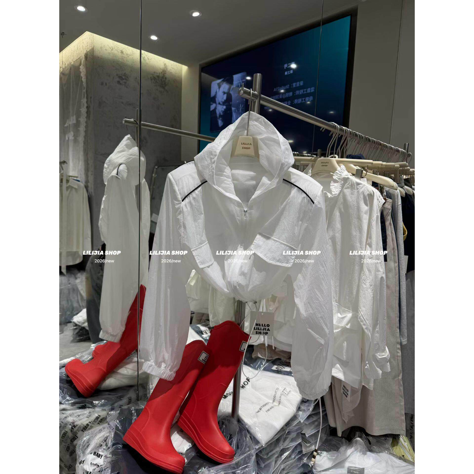 2026巨好看百搭白色连帽短外套女夏季薄款收腰拉链夹克防晒衣洋气