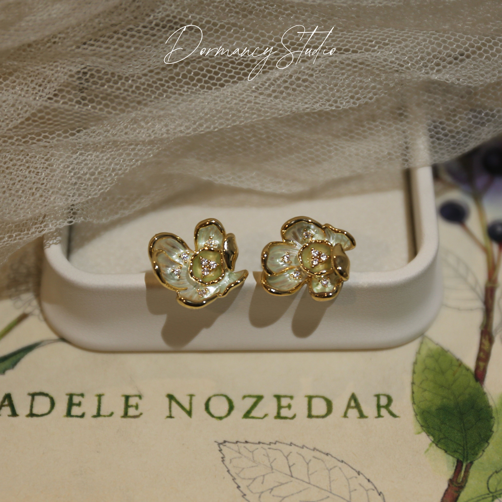 「穆夏花园」复古温柔花朵耳钉