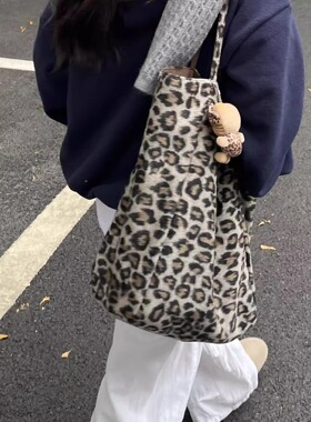 24秋冬新款学生党大容量双面豹纹包慵懒感休闲托特包通勤毛呢包