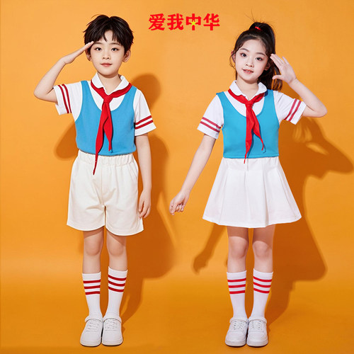 儿童奔跑在阳光下向未来舞蹈服