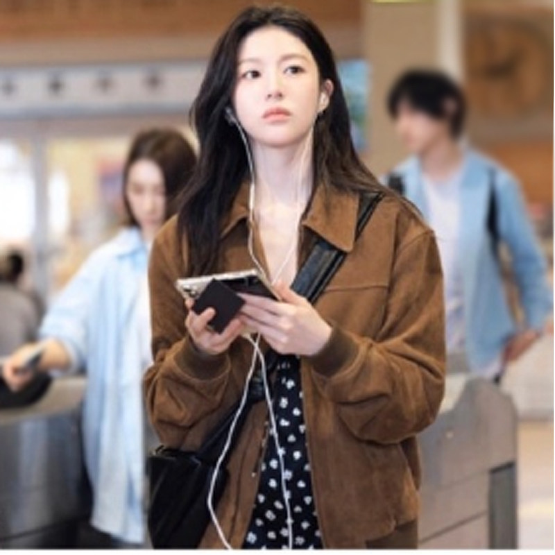 爱情怎么翻译高允真同款棕色鹿皮收腰外套黑色碎花连衣裙两件套女
