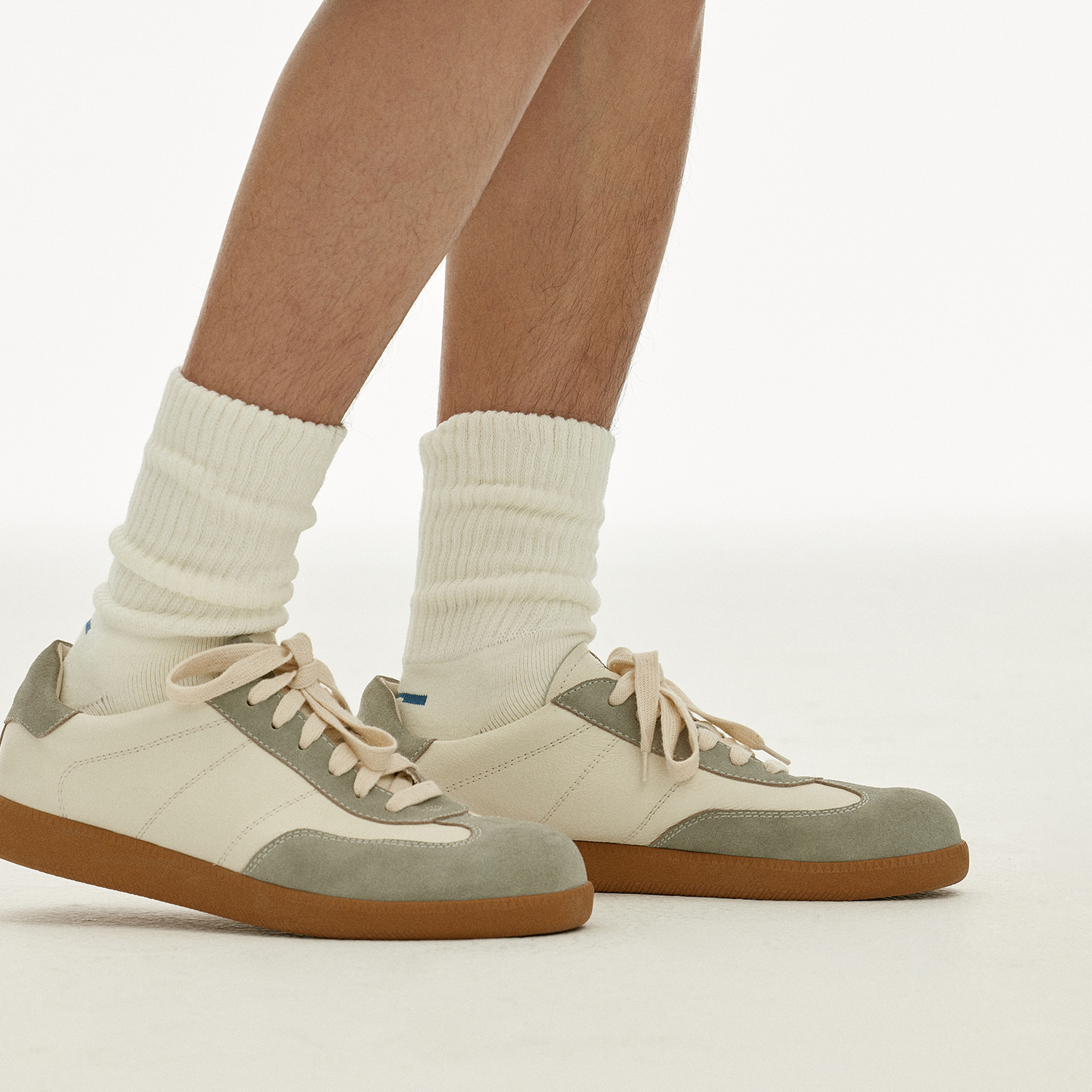 化学制品一双基础德训鞋