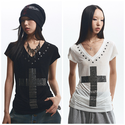 NONAME SPACE宽松亲肤舒适三色十字架烫钻V领短袖T恤
