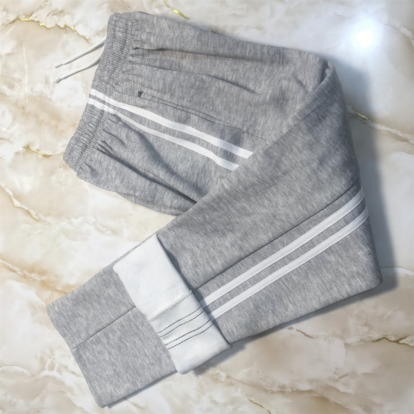 白色条两道杠灰色校服裤子秋冬季