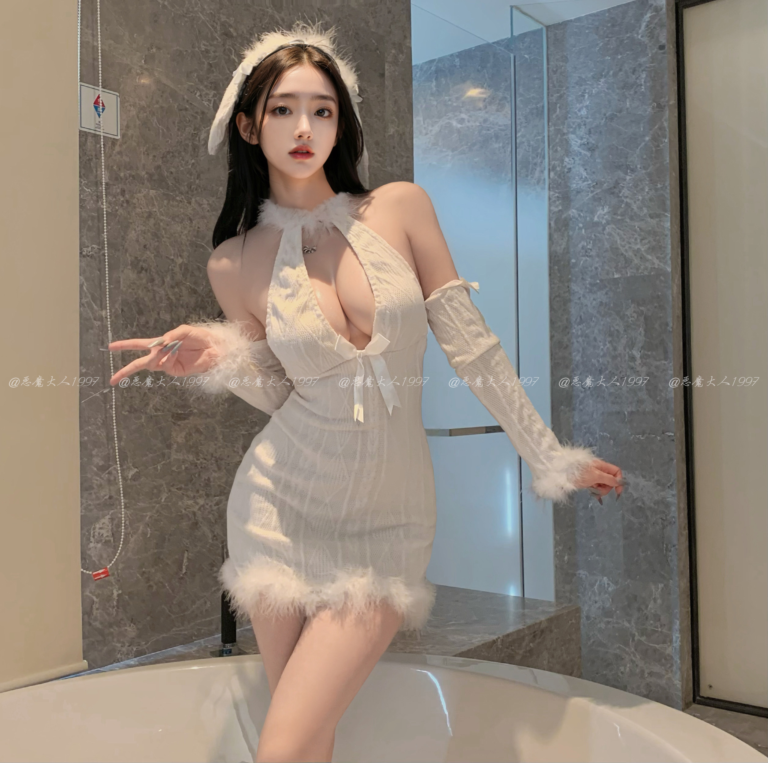 恶魔大人性感挂脖深V毛绒绑带包臀裙纯欲情趣透视COS圣诞装内衣女