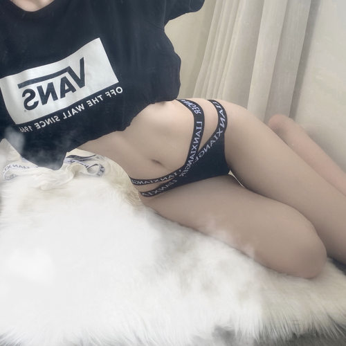 恶魔大人设计感交叉字母薄内裤