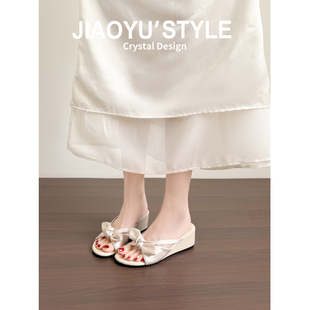 女夏外穿绝美气质坡高跟凉鞋 蝴蝶结厚底一字凉拖鞋 骄屿法式 真皮