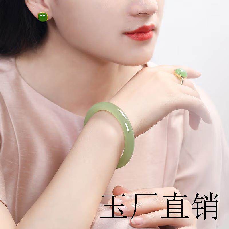 保真和田玉手镯鸭蛋青晴水细条少女泥鳅背玉镯子湖水绿青白玉证书
