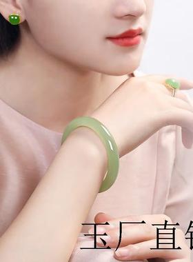 保真和田玉手镯鸭蛋青晴水细条少女泥鳅背玉镯子湖水绿青白玉证书