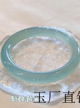 岫玉手镯女圆条少女冰种青白玉髓