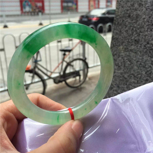 正品老坑高端圆条翡翠手镯满绿飘花冰种玉手镯女款帝王绿翡翠手镯