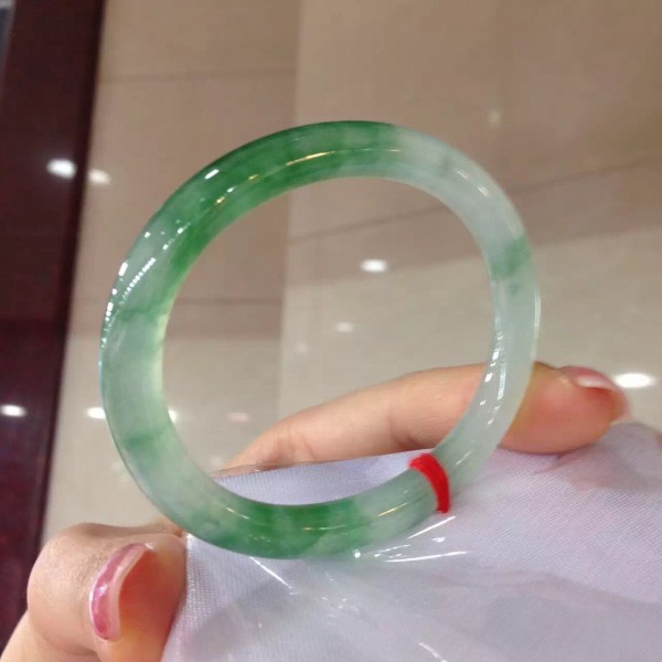 高端翡翠色玉手镯老坑 冰种起胶底飘花正装镯种老水头足现货清爽