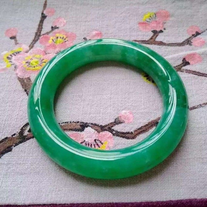 老坑高档圆条天然翡翠