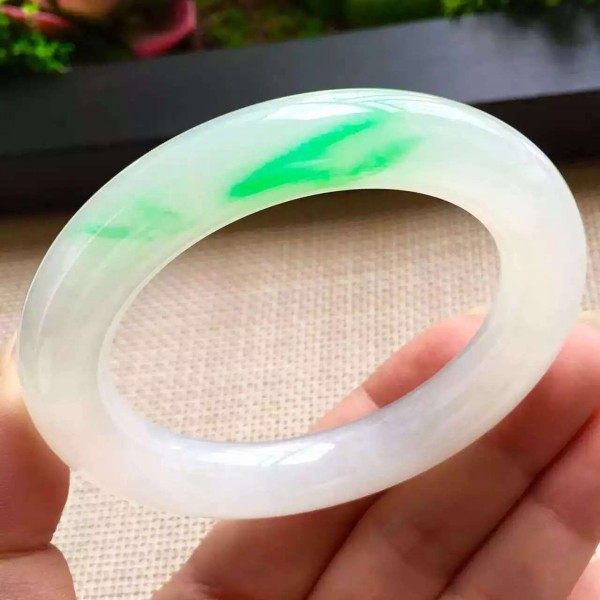 老坑起荧光正阳绿圆条翡翠手镯