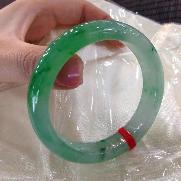 高端老坑冰种阳绿飘花 缅甸翡翠色玉手镯老坑精品收藏品特价包邮