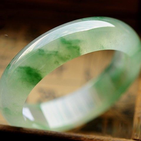 玻璃种飘阳绿原石细腻礼物玉器