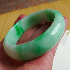 高端帝王绿翡翠色阳绿厚装宽边手镯老坑缅甸飘花祖母绿白底青玉镯