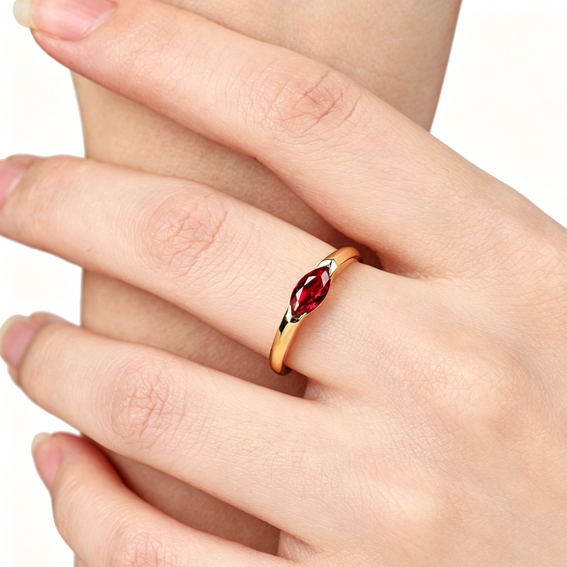 925银镀金红宝石马眼尾戒