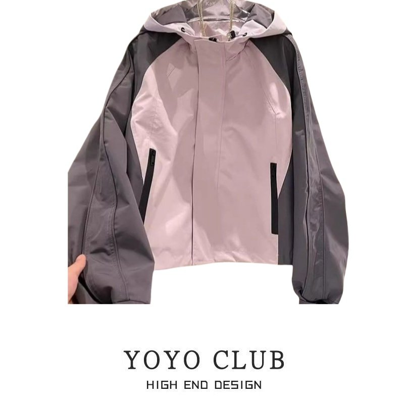 品牌折扣2026春季新款大码连帽冲锋衣外套女时尚休闲百搭外套女潮