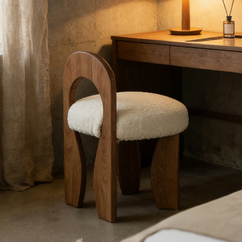 中古实木梳妆凳设计师创意家用复古靠背小椅子羊羔绒卧室化妆凳子