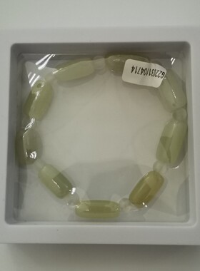 手链青白色质地细腻和田玉