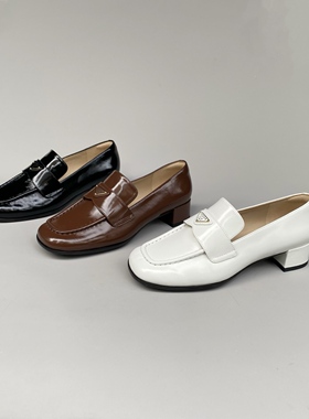 Federica Di Donato英伦感十足学院风复合方头软牛皮粗跟乐福鞋女