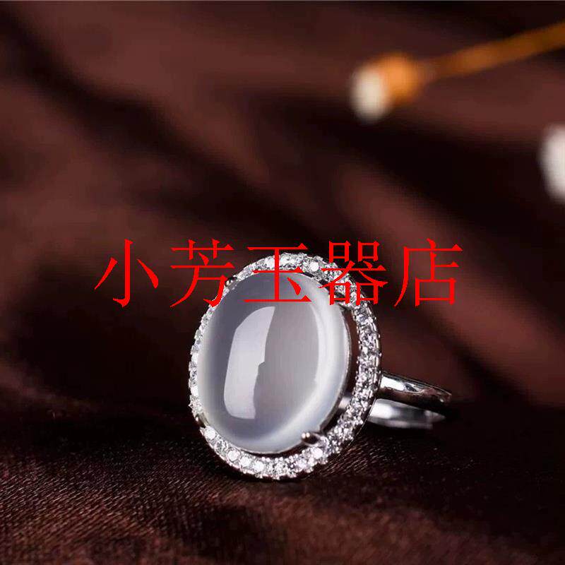 高级感高冰种玉髓荧光翠玉色白