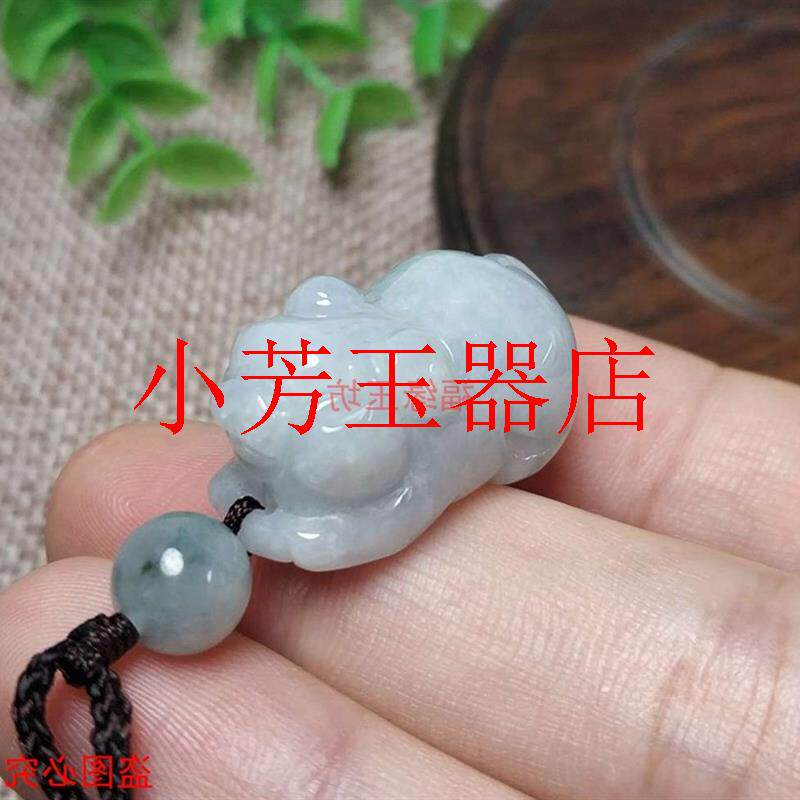缅甸翡翠色小猪挂件十二生肖猪玉坠冰糯种本命年玉猪吊坠锁骨项链