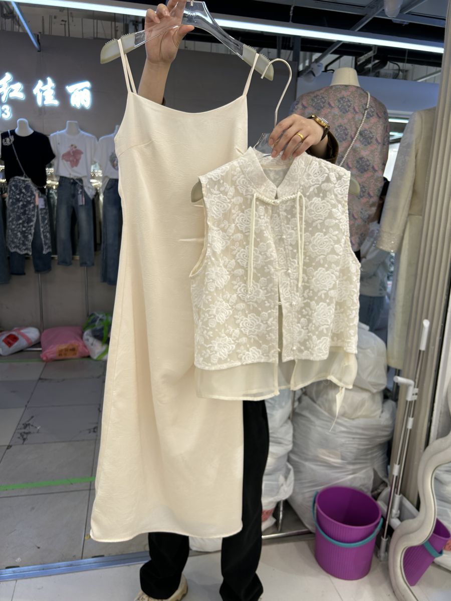 新中式国风套装裙2024夏季新款女装轻奢高级感盘扣马甲白色两件套