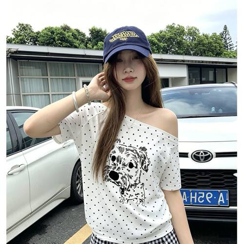 一字肩设计感斜肩短袖辣妹甜美印花夏季薄款t恤女宽松ins半袖上衣