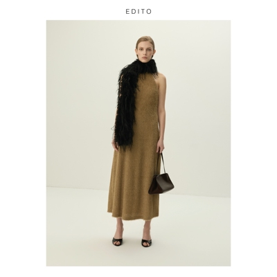 香槟色流苏针织挂脖露背连衣裙