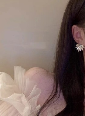 Light luxury vintage alloy earbone clip earrings for women
