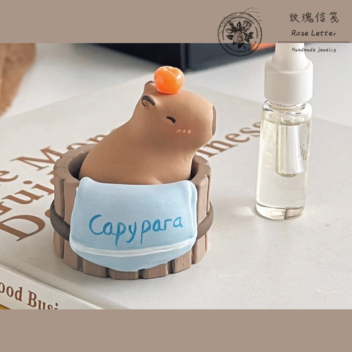 《卡皮巴拉》情绪稳定的泡澡水豚Capybara香薰摆件礼盒