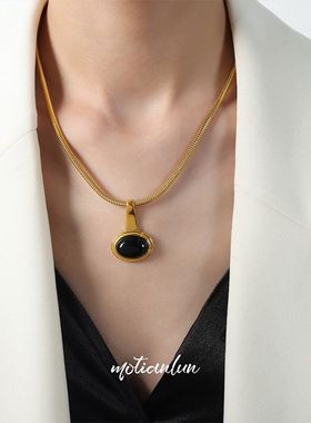 英伦复古小众高级感饰品椭圆吊坠镶嵌玻璃设计蛇骨链钛钢镀金项链