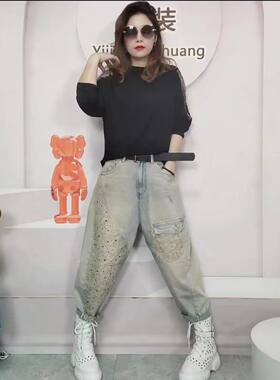 2025春季新款个性路肩镶钻显瘦T桖搭配刺绣哈伦牛仔裤女套装