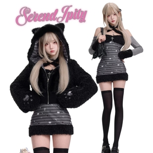 冬季轻亚风毛绒套装黑色连帽羊羔毛外套挂脖条纹修身连衣裙两件套