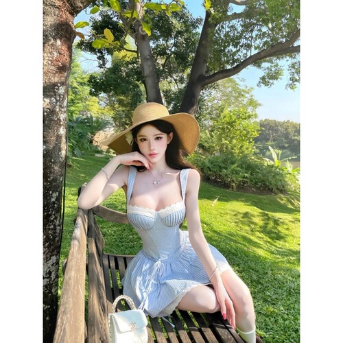 甜美小清新蓝色条纹吊带连衣裙