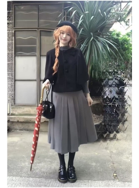 富家千金高级感斗篷外套女2025秋冬灰色针织打底衣百褶中长裙套装