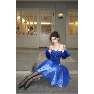 冬季气质高级感蓝色毛呢优雅风外套吊带内搭波点网纱大摆裙三件套